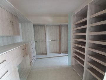 Casa en Venta en El Refugio, 3 Recamaras, Roof Garden, 3.5 Baños, Equipada