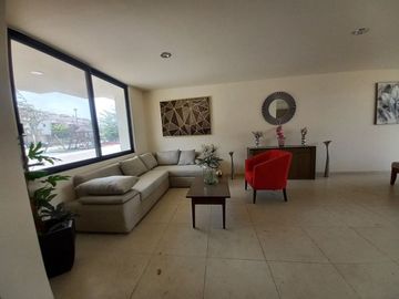 Casa en Venta en El Refugio, 3 Recamaras, Roof Garden, 3.5 Baños, Equipada