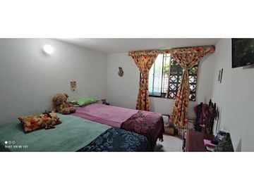 Casa en venta en álamos Cali de 2 pisos con 4 aparta estudios