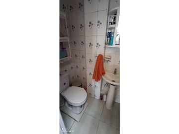 Casa en venta en álamos Cali de 2 pisos con 4 aparta estudios
