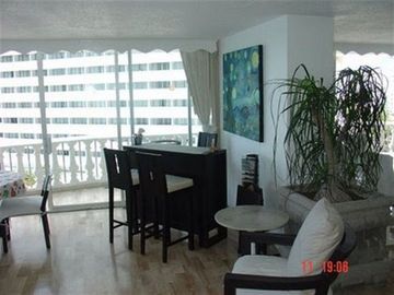 FRACC. CONDESA AMPLIO DEPARTAMENTO CON VISTA Y ACCESO A PLAYA