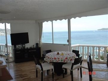 FRACC. CONDESA AMPLIO DEPARTAMENTO CON VISTA Y ACCESO A PLAYA
