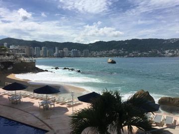 FRACC. CONDESA AMPLIO DEPARTAMENTO CON VISTA Y ACCESO A PLAYA