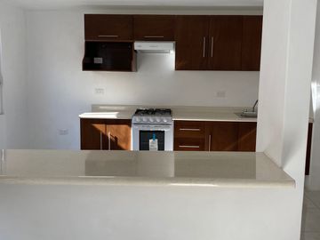 VENTA DE HERMOSA CASA DE AMPLIOS VENTANALES A 5 MIN DE PERIPLAZA