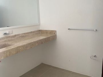 VENTA DE HERMOSA CASA DE AMPLIOS VENTANALES A 5 MIN DE PERIPLAZA