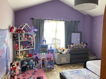 Casa en venta con estílo único en Cumbres del Lago, Juriquilla. Habtación en PB.