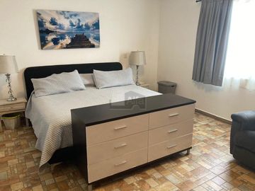 Casa en venta con estílo único en Cumbres del Lago, Juriquilla. Habtación en PB.