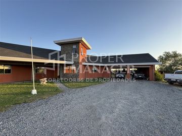 Casa en Venta en Casa 5D-3B en Parcela de 5.000 m2 + Piscina