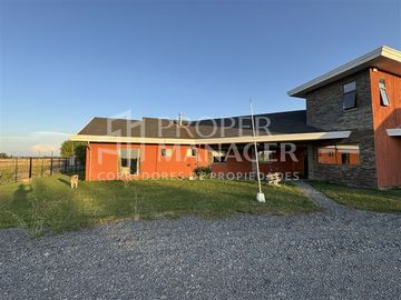 Casa en Venta en Casa 5D-3B en Parcela de 5.000 m2 + Piscina