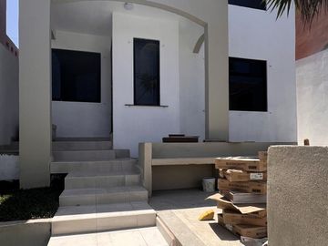 Casa recién Remodelada en venta, Marquez de León,  3km de plaza sendero