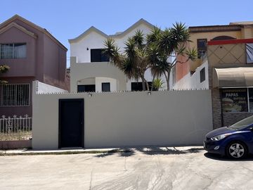 Casa recién Remodelada en venta, Marquez de León,  3km de plaza sendero