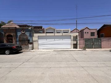 Casa recién Remodelada en venta, Marquez de León,  3km de plaza sendero
