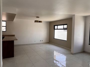 Casa recién Remodelada en venta, Marquez de León,  3km de plaza sendero