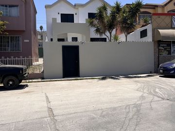 Casa recién Remodelada en venta, Marquez de León,  3km de plaza sendero