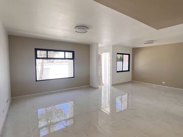 Casa recién Remodelada en venta, Marquez de León,  3km de plaza sendero