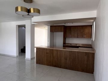 Casa recién Remodelada en venta, Marquez de León,  3km de plaza sendero