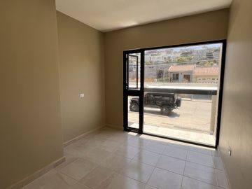 Casa recién Remodelada en venta, Marquez de León,  3km de plaza sendero