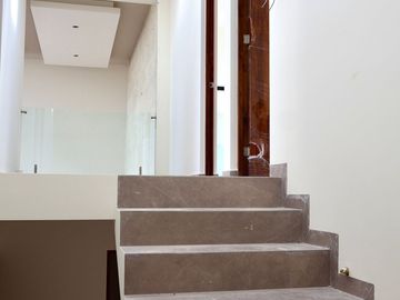 CASA EN VENTA DE DOS PLANTA EN PRIVADA UNICA LIVING, MERIDA.