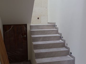 CASA EN VENTA DE DOS PLANTA EN PRIVADA UNICA LIVING, MERIDA.