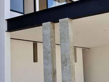 CASA EN VENTA DE DOS PLANTA EN PRIVADA UNICA LIVING, MERIDA.
