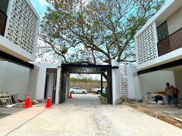 CASA  EN VENTA EN CHOLUL CON ALBERCA EN MÉRIDA YUCATÁN