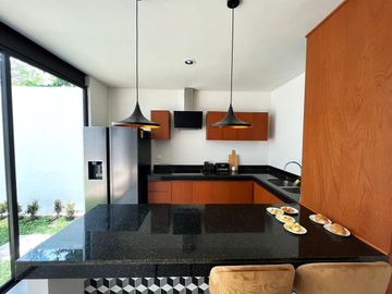 CASA  EN VENTA EN CHOLUL CON ALBERCA EN MÉRIDA YUCATÁN