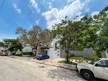 CASA  EN VENTA EN CHOLUL CON ALBERCA EN MÉRIDA YUCATÁN