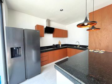 CASA  EN VENTA EN CHOLUL CON ALBERCA EN MÉRIDA YUCATÁN