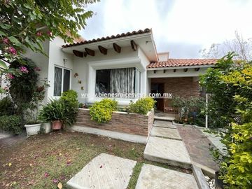 CASA EN VENTA EN TEQUISQUIAPAN FRACC. REAL DEL CIERVO CYANNA