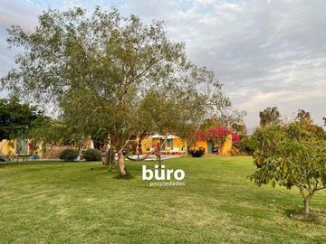 BELLA CASA DE CAMPO EN VENTA AMOBLADA EN CONDOMINIO CON PISCINA EN QUILMANA