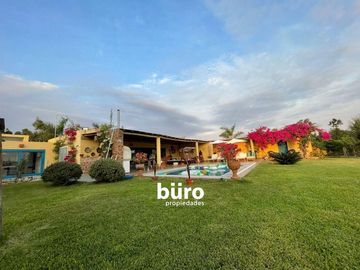 BELLA CASA DE CAMPO EN VENTA AMOBLADA EN CONDOMINIO CON PISCINA EN QUILMANA