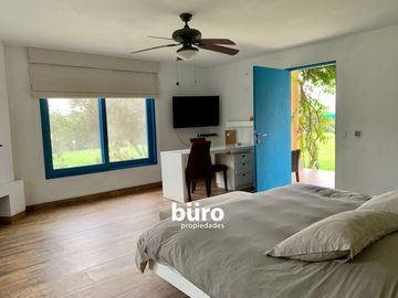 BELLA CASA DE CAMPO EN VENTA AMOBLADA EN CONDOMINIO CON PISCINA EN QUILMANA