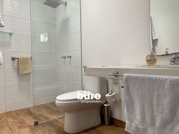BELLA CASA DE CAMPO EN VENTA AMOBLADA EN CONDOMINIO CON PISCINA EN QUILMANA