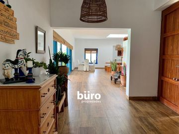BELLA CASA DE CAMPO EN VENTA AMOBLADA EN CONDOMINIO CON PISCINA EN QUILMANA