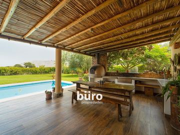 BELLA CASA DE CAMPO EN VENTA AMOBLADA EN CONDOMINIO CON PISCINA EN QUILMANA