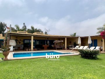 BELLA CASA DE CAMPO EN VENTA AMOBLADA EN CONDOMINIO CON PISCINA EN QUILMANA