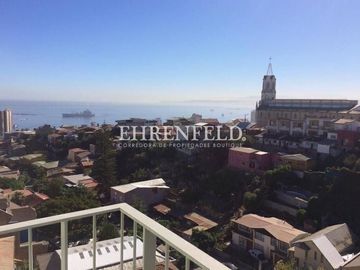 Cerro Yungay, Valparaíso. Loft con vista panorámica.