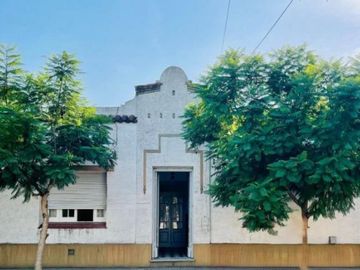 Casa en venta - 3 Dormitorios 2 Baños - Cochera - 452Mts2 - General Belgrano