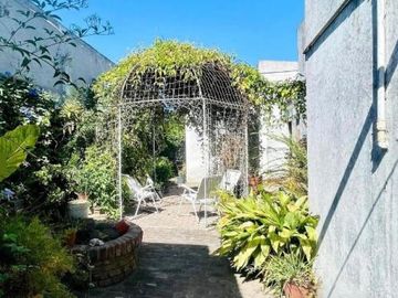 Casa en venta - 3 Dormitorios 2 Baños - Cochera - 452Mts2 - General Belgrano
