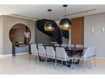 SE VENDE ESPECTACULAR CASA EN LAGOS DEL CAUJARAL