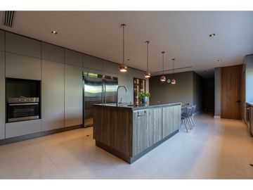 SE VENDE ESPECTACULAR CASA EN LAGOS DEL CAUJARAL