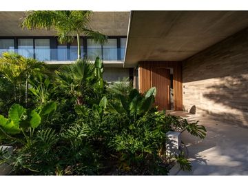 SE VENDE ESPECTACULAR CASA EN LAGOS DEL CAUJARAL