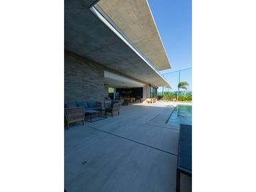 SE VENDE ESPECTACULAR CASA EN LAGOS DEL CAUJARAL