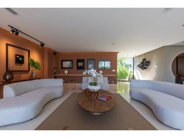 SE VENDE ESPECTACULAR CASA EN LAGOS DEL CAUJARAL