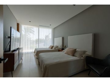 SE VENDE ESPECTACULAR CASA EN LAGOS DEL CAUJARAL