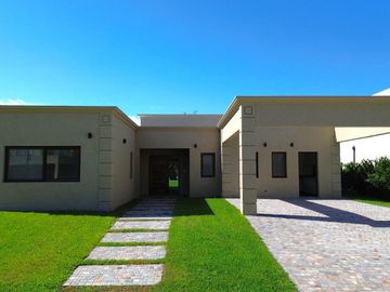 CASA EN VENTA A ESTRENAR EN LA RESERVA CARDALES APTO CREDITO ¡¡OPORTUNIDAD!!
