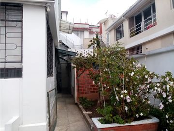 Las Casas, Casa Comercial en Renta, 400m2, 12 Ambientes