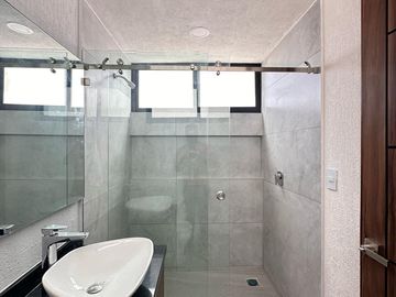Casa de 5 recamaras en venta en Lomas de Angelopolis Puebla.