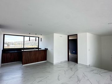 Casa de 5 recamaras en venta en Lomas de Angelopolis Puebla.