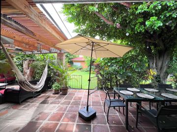 VENTA O RENTA DE CASA EN CONDOMINIO COL JACARANDAS CUERNAVACA ALBERCA Y JARDIN